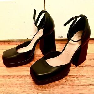 Wide Heel Square Toe modern Aldo Heels BN